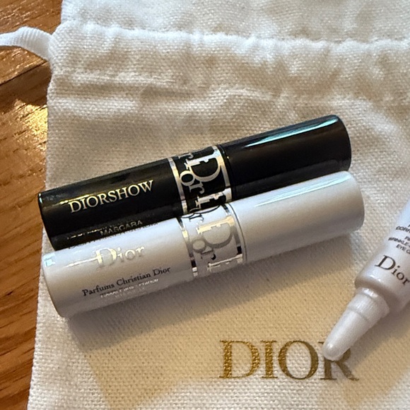 Dior Makeup Set - mini serum mascara, mini mascara, eye cream and pouch. - Picture 2 of 3